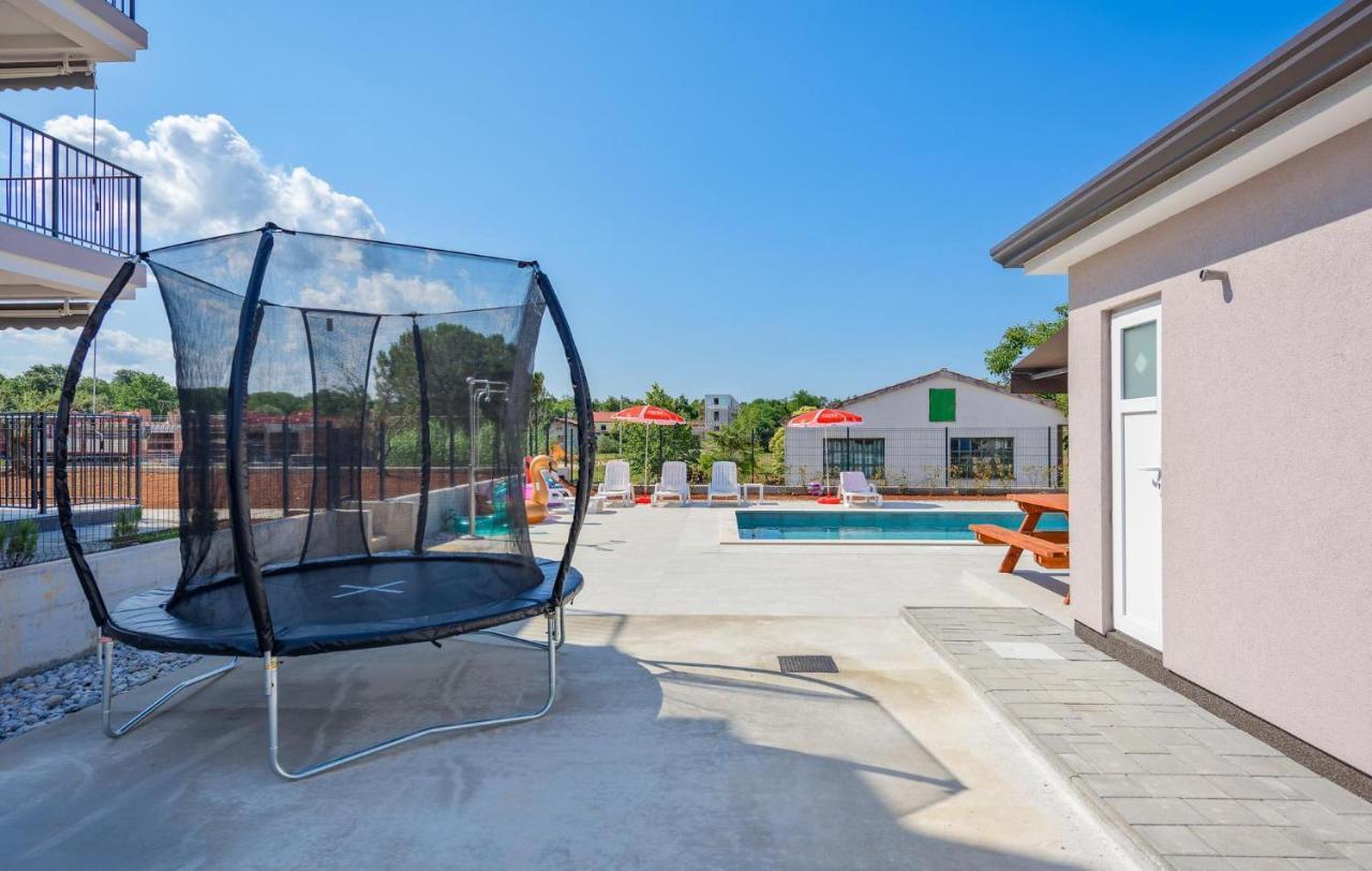 פורץ Apartmani Lucija מראה חיצוני תמונה