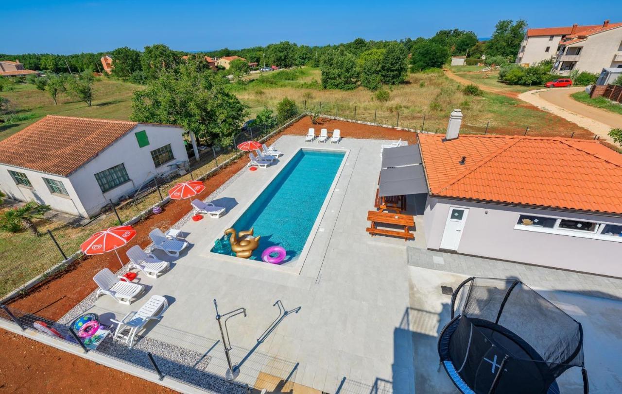 פורץ Apartmani Lucija מראה חיצוני תמונה