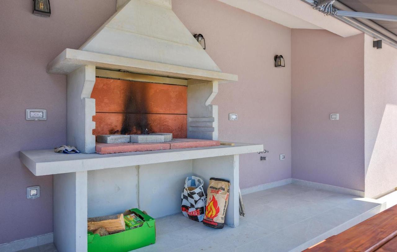 פורץ Apartmani Lucija מראה חיצוני תמונה