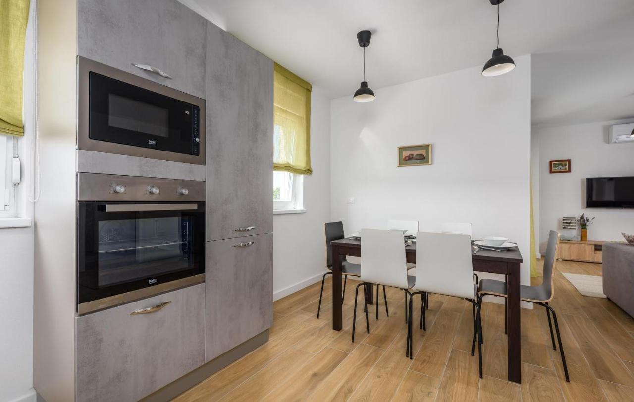פורץ Apartmani Lucija מראה חיצוני תמונה