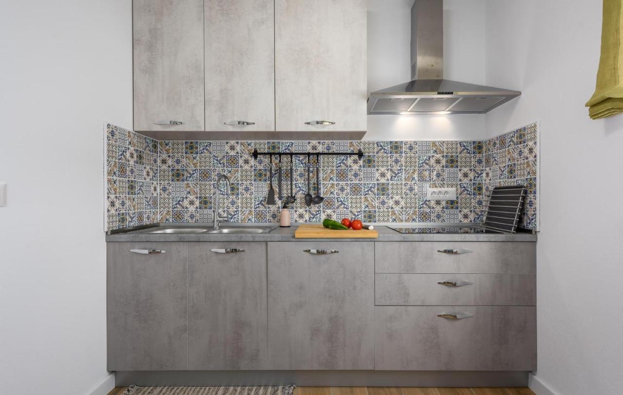 פורץ Apartmani Lucija מראה חיצוני תמונה