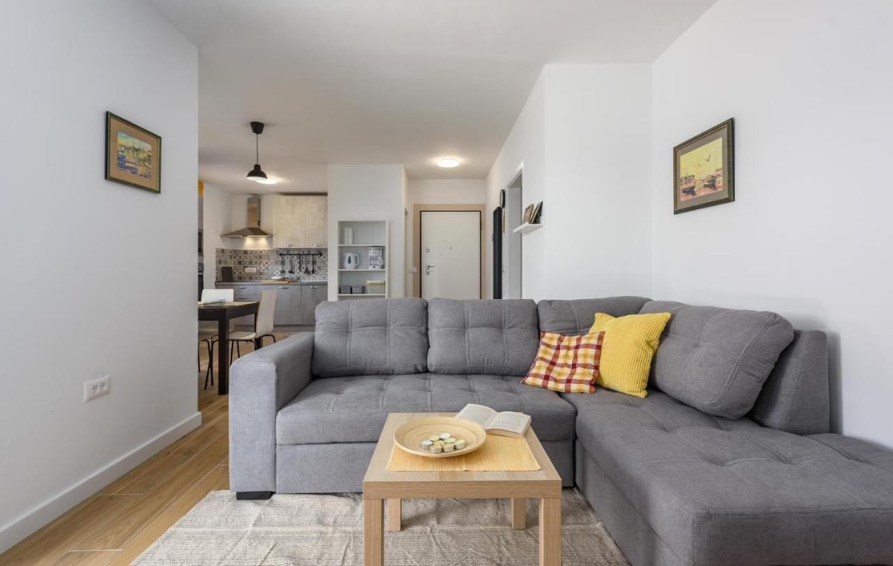 פורץ Apartmani Lucija מראה חיצוני תמונה