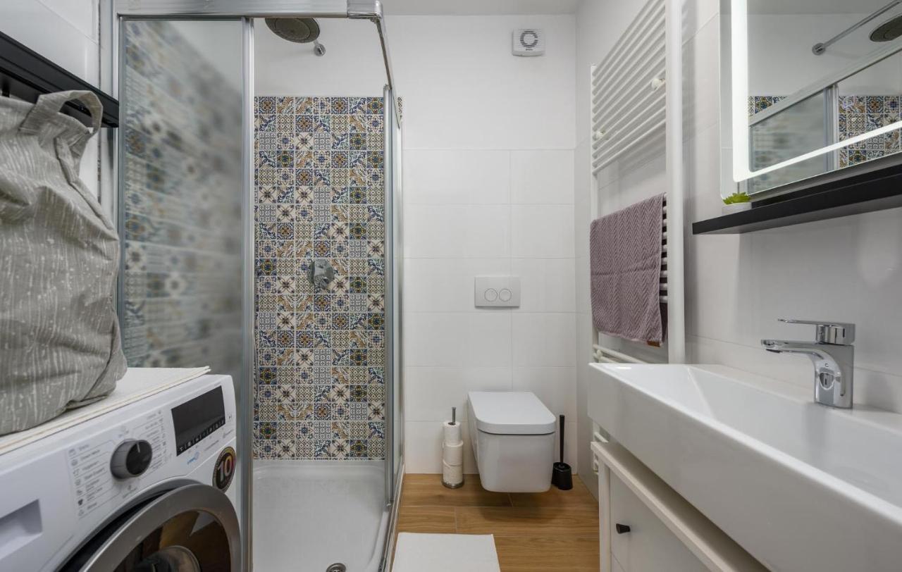 פורץ Apartmani Lucija מראה חיצוני תמונה