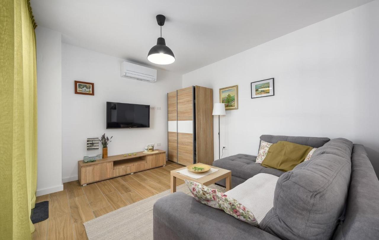 פורץ Apartmani Lucija מראה חיצוני תמונה