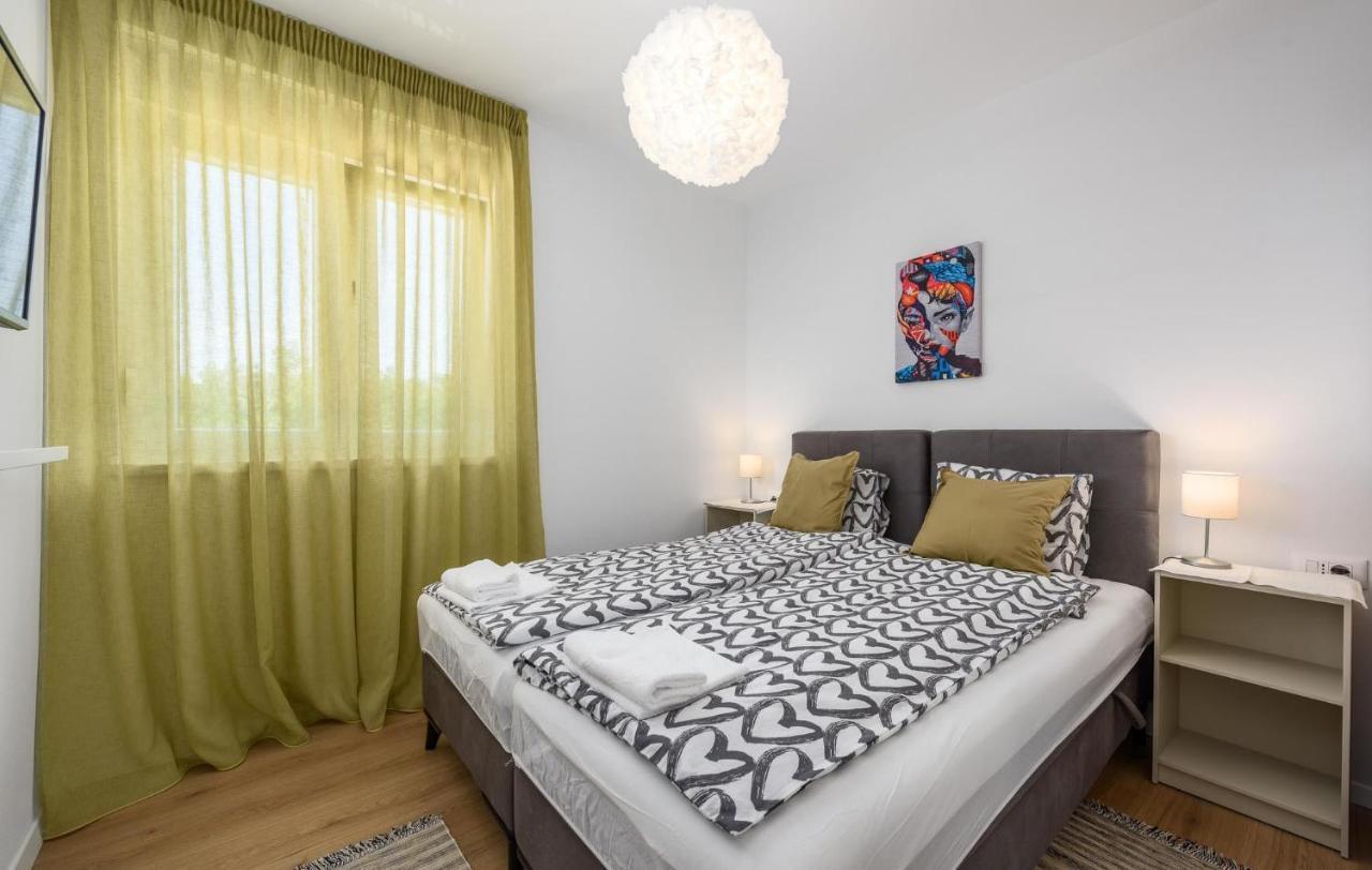 פורץ Apartmani Lucija מראה חיצוני תמונה