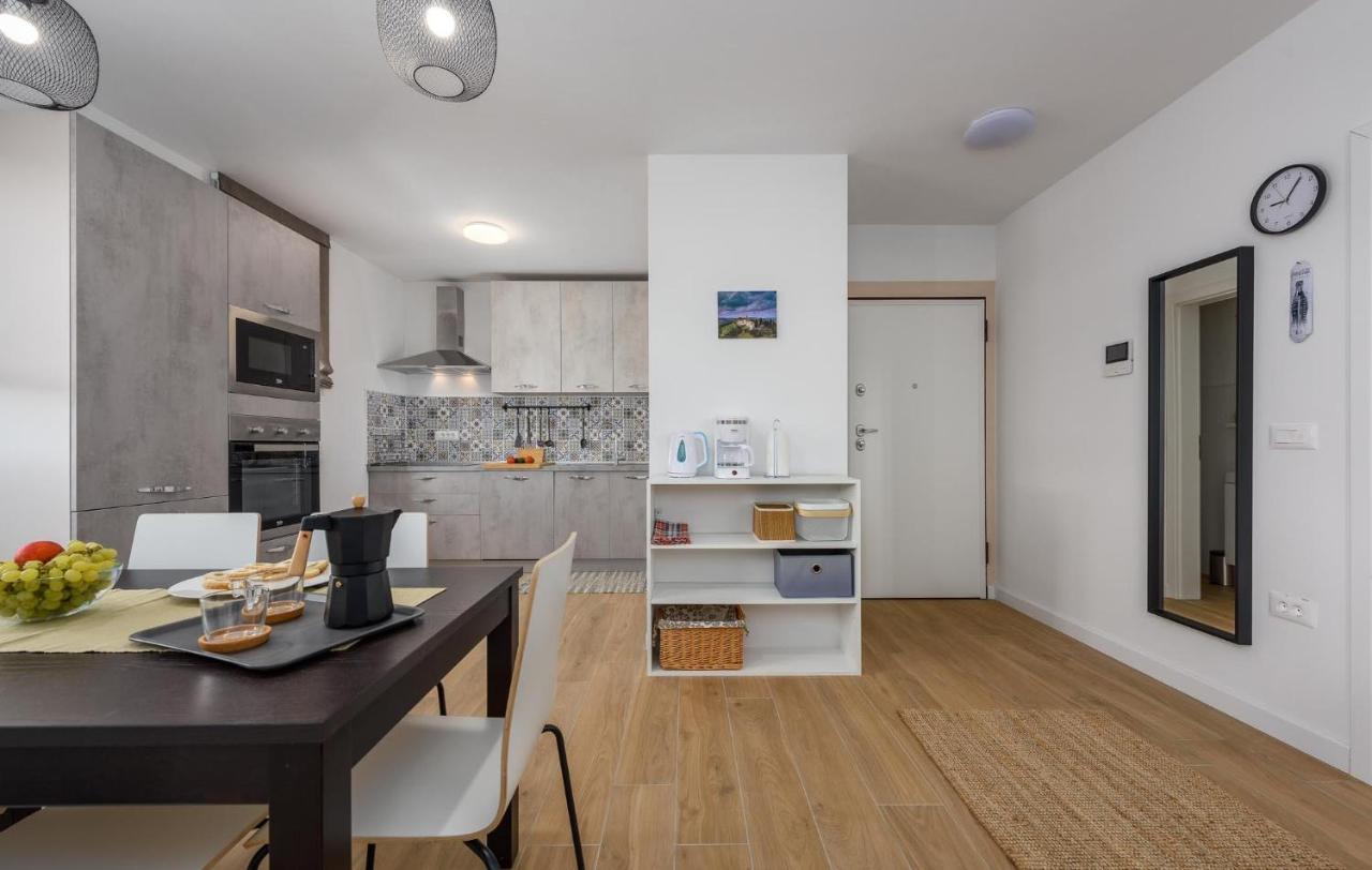 פורץ Apartmani Lucija מראה חיצוני תמונה