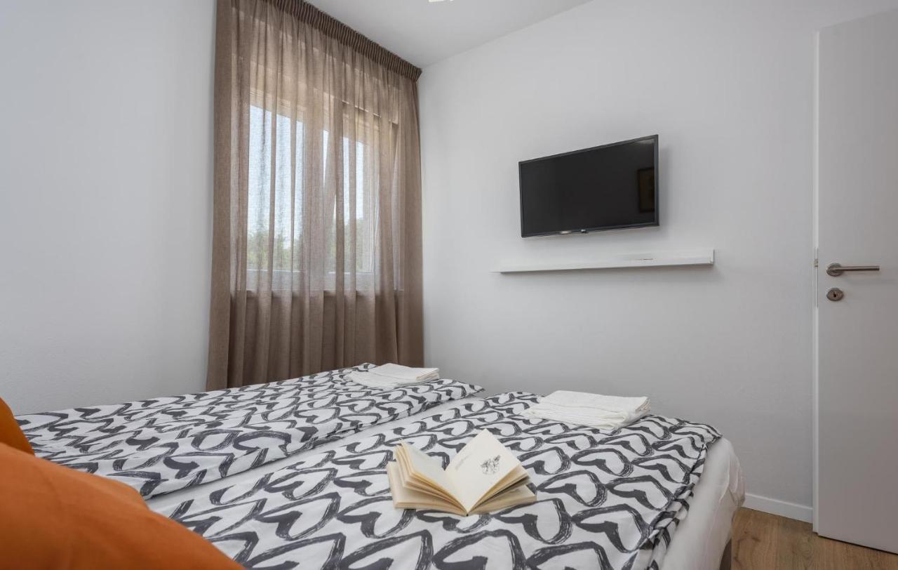 פורץ Apartmani Lucija מראה חיצוני תמונה
