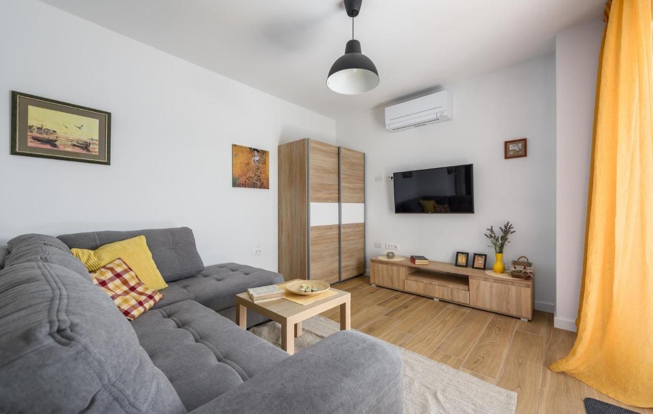 פורץ Apartmani Lucija מראה חיצוני תמונה