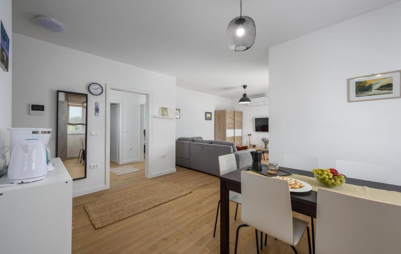 פורץ Apartmani Lucija מראה חיצוני תמונה
