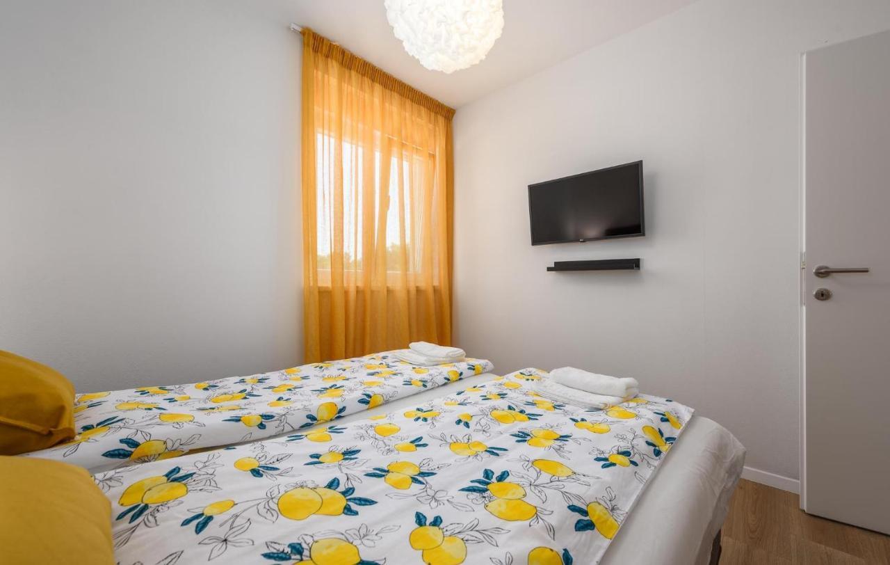 פורץ Apartmani Lucija מראה חיצוני תמונה