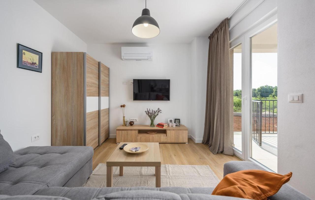 פורץ Apartmani Lucija מראה חיצוני תמונה