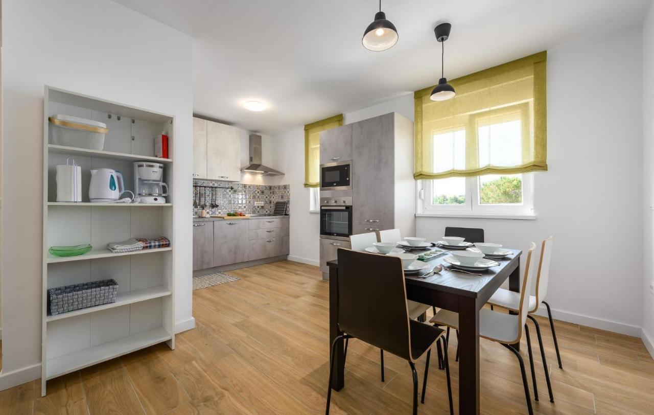 פורץ Apartmani Lucija מראה חיצוני תמונה