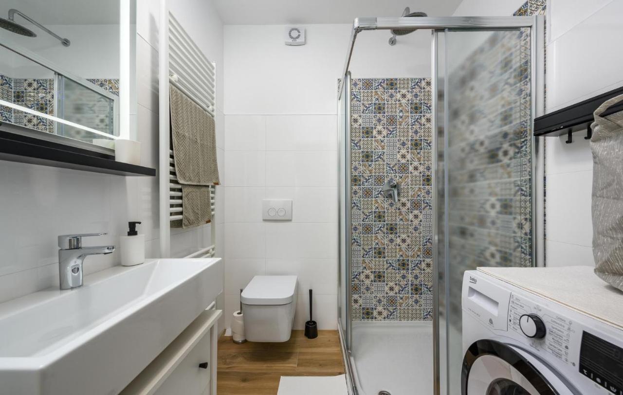 פורץ Apartmani Lucija מראה חיצוני תמונה