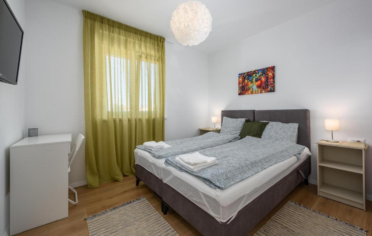 פורץ Apartmani Lucija מראה חיצוני תמונה