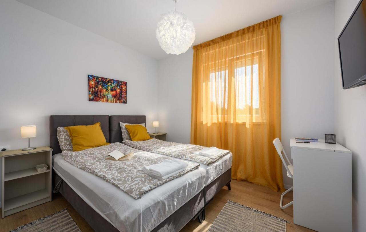 פורץ Apartmani Lucija מראה חיצוני תמונה