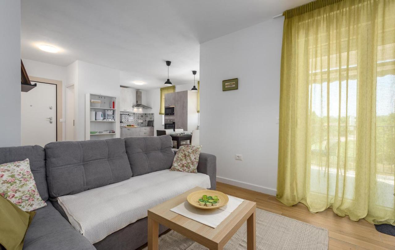 פורץ Apartmani Lucija מראה חיצוני תמונה