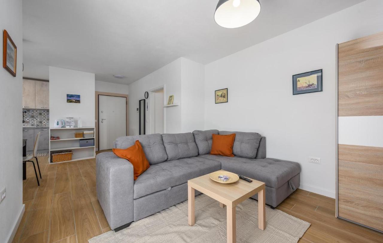 פורץ Apartmani Lucija מראה חיצוני תמונה