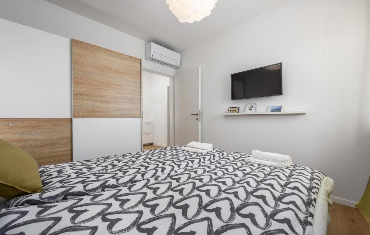 פורץ Apartmani Lucija מראה חיצוני תמונה