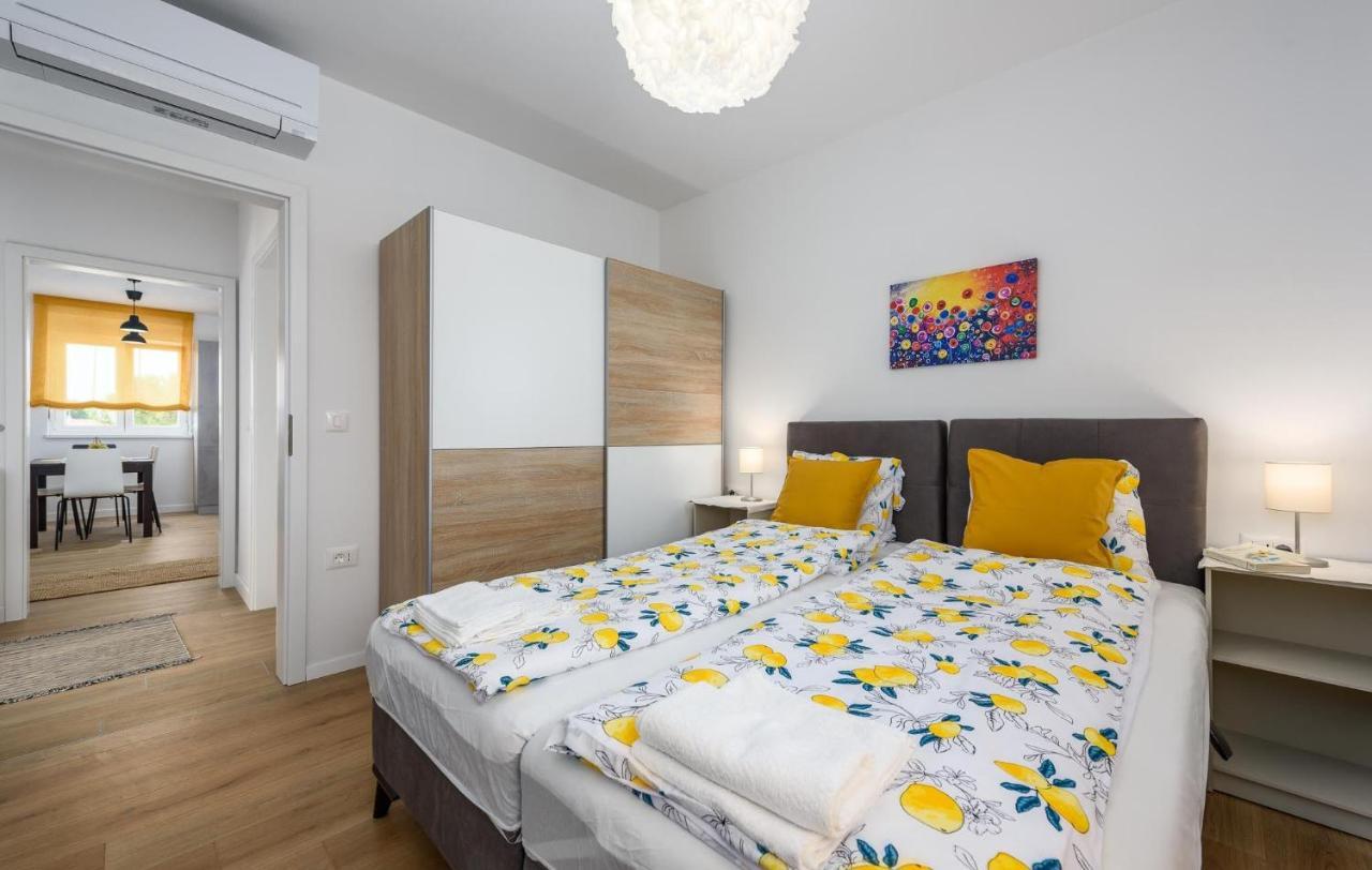 פורץ Apartmani Lucija מראה חיצוני תמונה