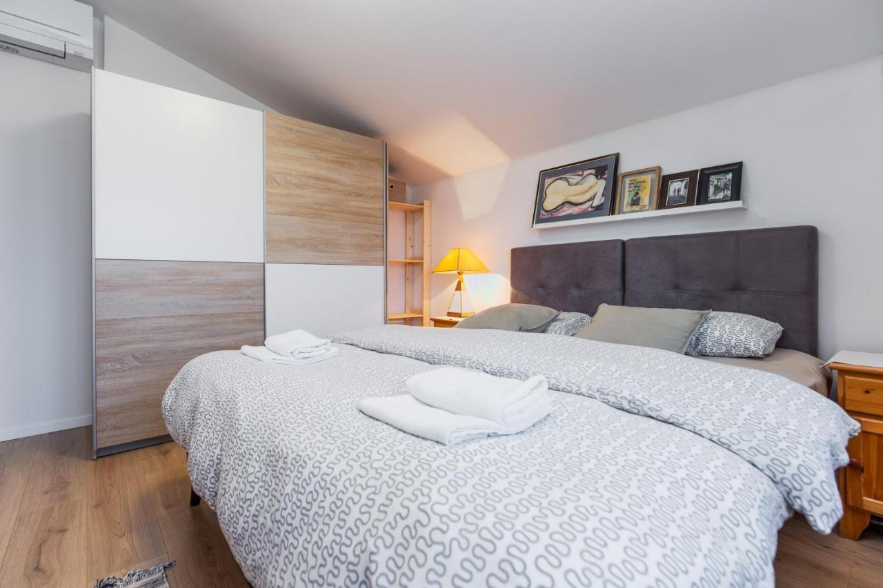 פורץ Apartmani Lucija מראה חיצוני תמונה