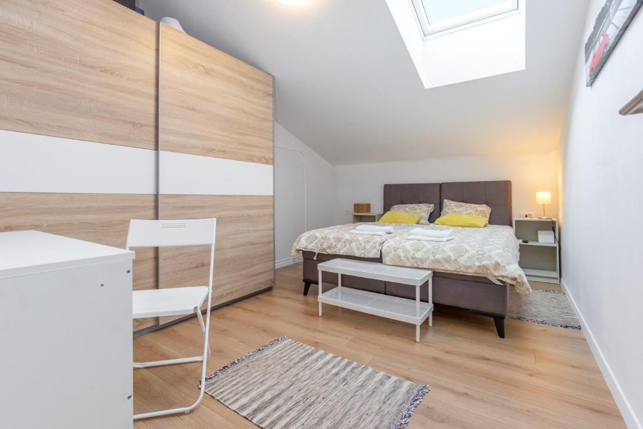 פורץ Apartmani Lucija מראה חיצוני תמונה