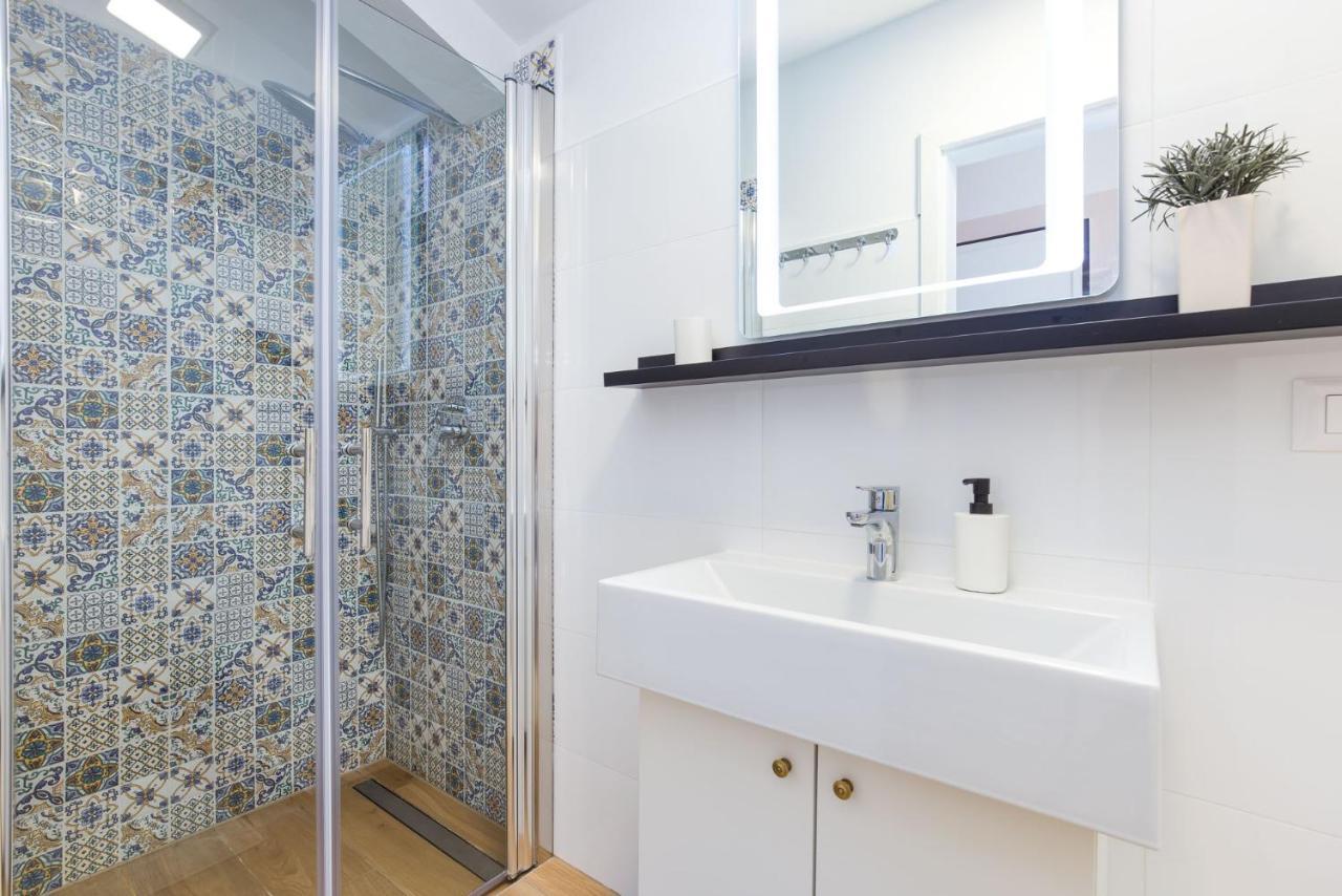 פורץ Apartmani Lucija מראה חיצוני תמונה